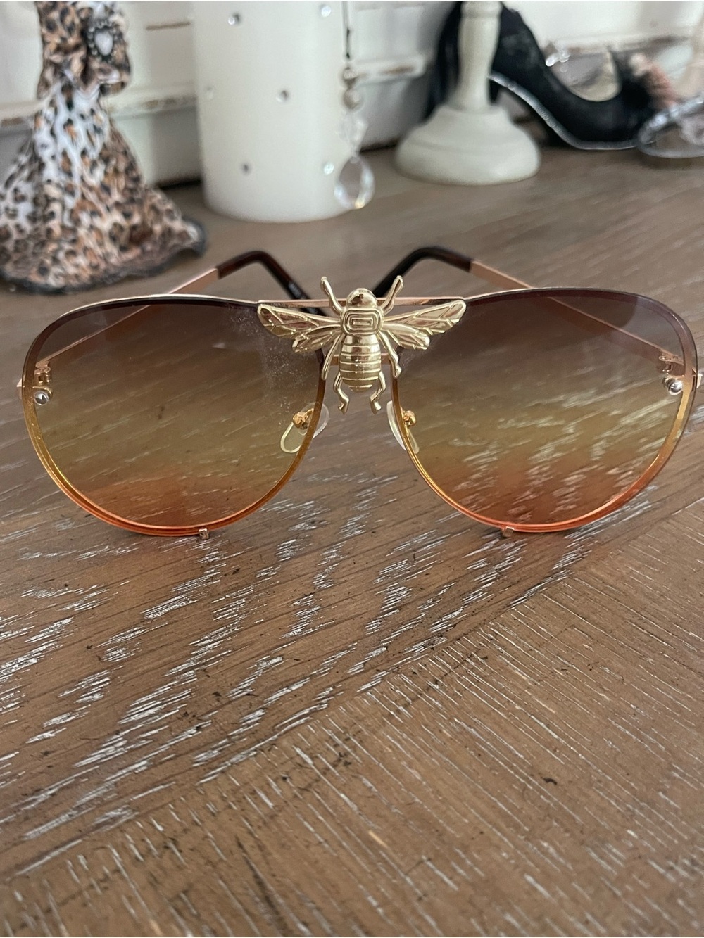 Gold Bee Accent Aviator Sunglasses with Brown-Orange Gradient Lenses